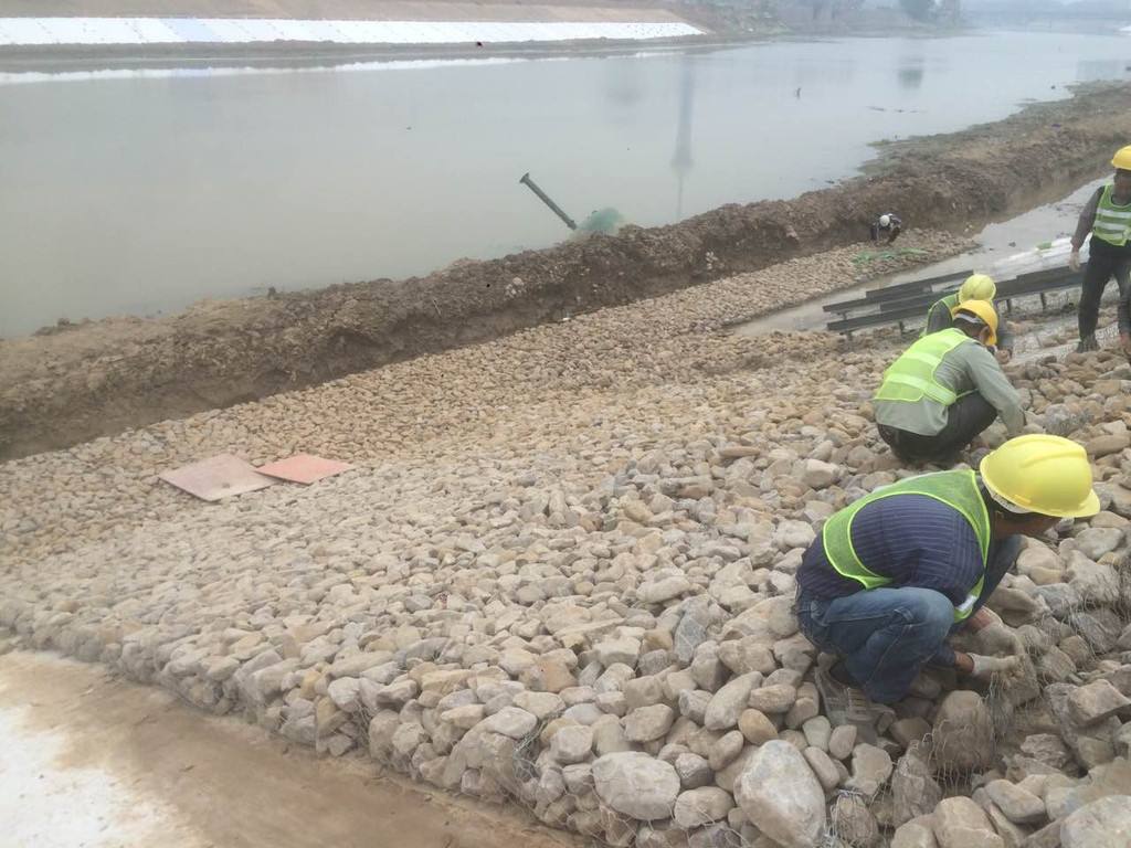 石籠網(wǎng)箱用于河道治理護岸的主要特點