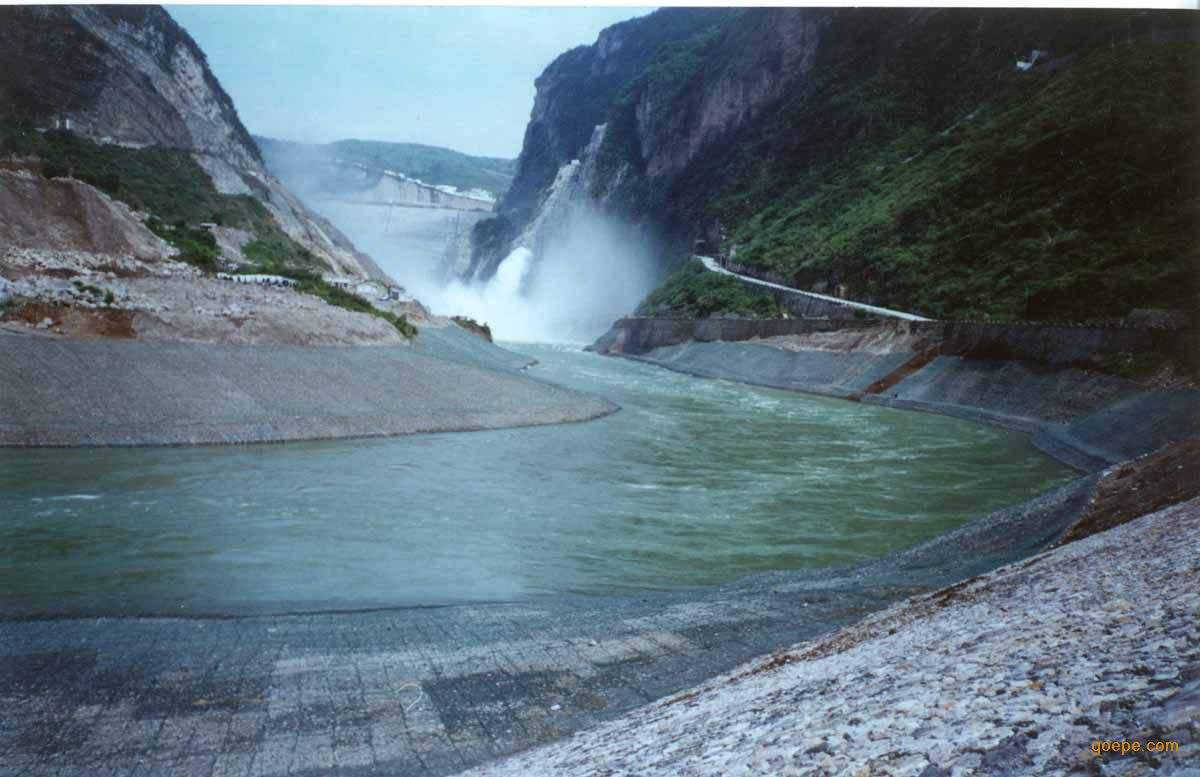 雷諾護(hù)墊自然生態(tài)生物防護(hù)技術(shù)的優(yōu)勢(shì)