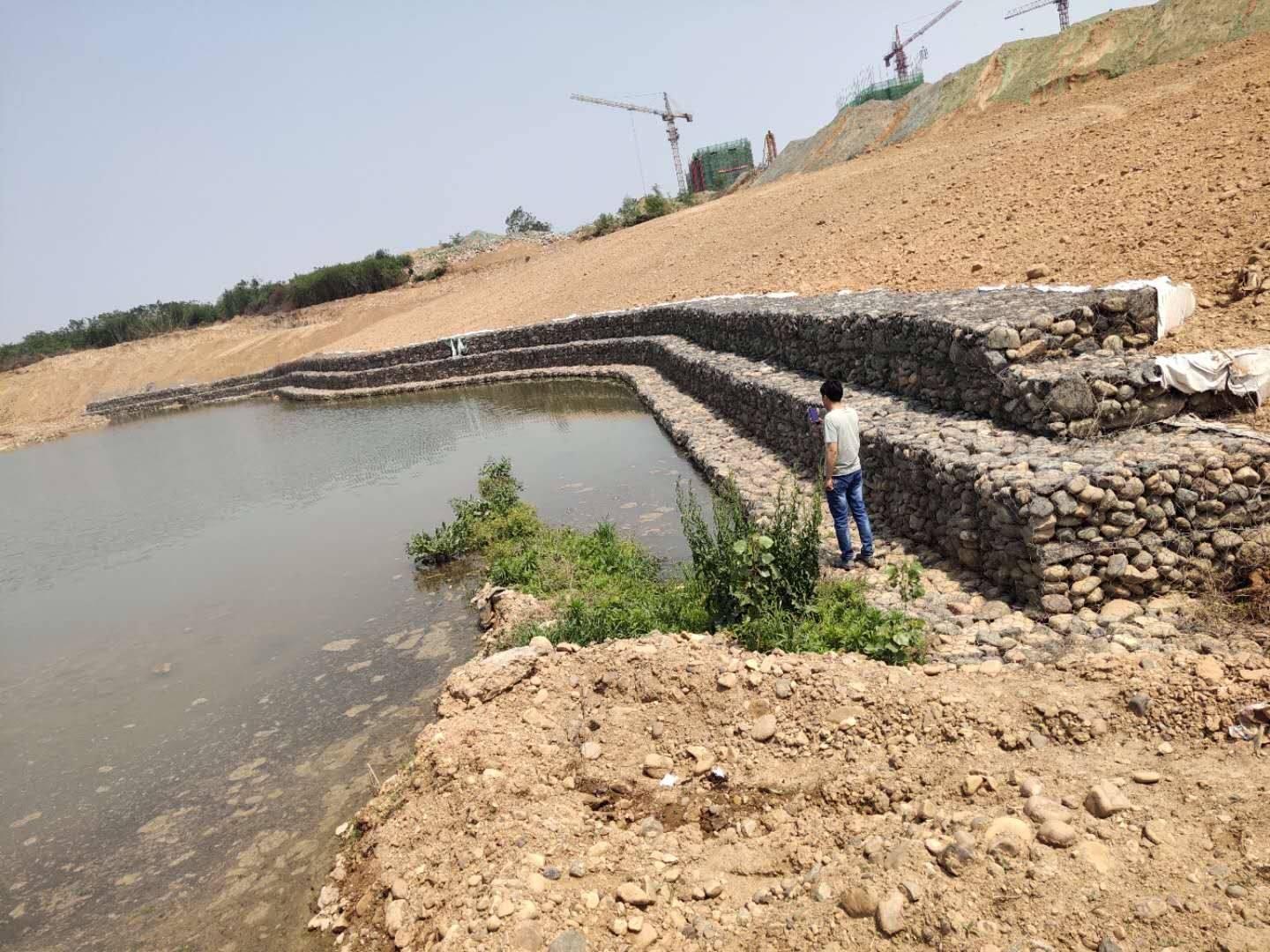 鉛絲石籠網(wǎng)在維護(hù)過(guò)程中的優(yōu)勢(shì) 鉛絲石籠網(wǎng)在維護(hù)過(guò)程中的優(yōu)勢(shì)