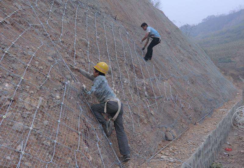 邊坡落石防護網(wǎng)如何保障施工人員的安全