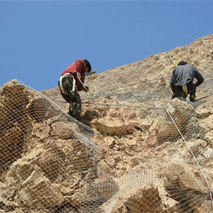 邊坡落石防護網(wǎng)如何保障施工人員的安全