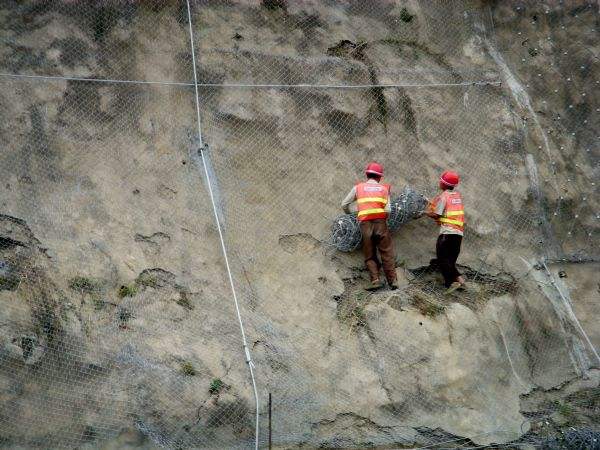 護(hù)坡落石防護(hù)網(wǎng)的性能優(yōu)勢(shì)