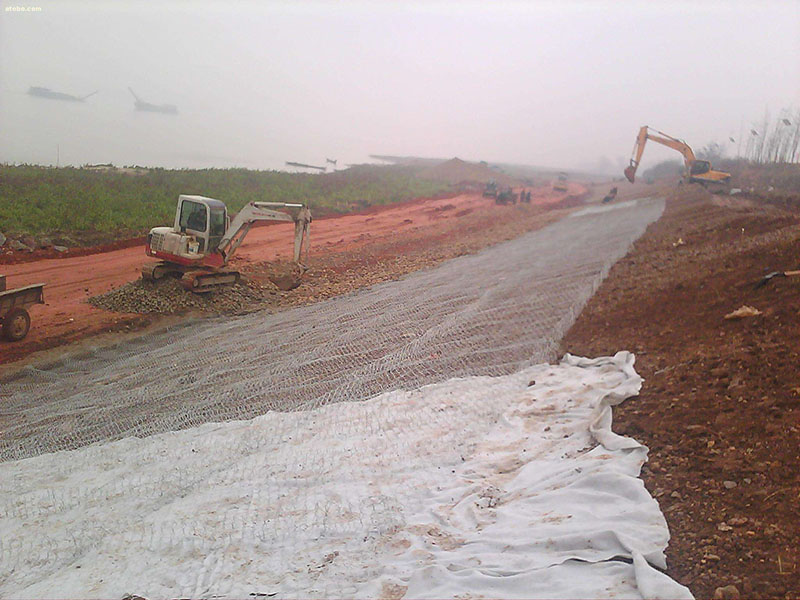 雷諾護(hù)墊施工中常見的技術(shù)特點(diǎn) 雷諾護(hù)墊施工中常見的技術(shù)特點(diǎn)