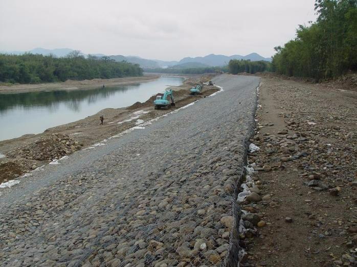 雷諾護(hù)墊是施工使用技術(shù)標(biāo)準(zhǔn)