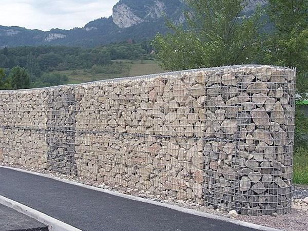 格賓網(wǎng)擋墻的防護(hù)優(yōu)勢(shì)特點(diǎn)