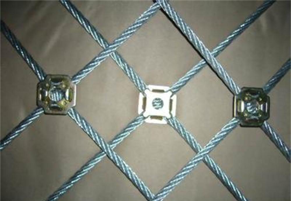 邊坡落石防護(hù)網(wǎng)的優(yōu)勢特點(diǎn)是什么