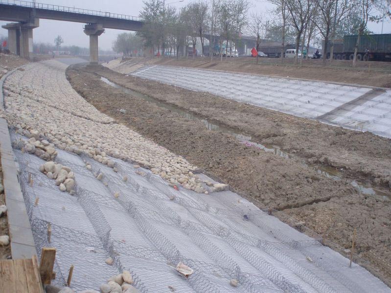 雷諾護墊護坡的施工技術(shù)要點
