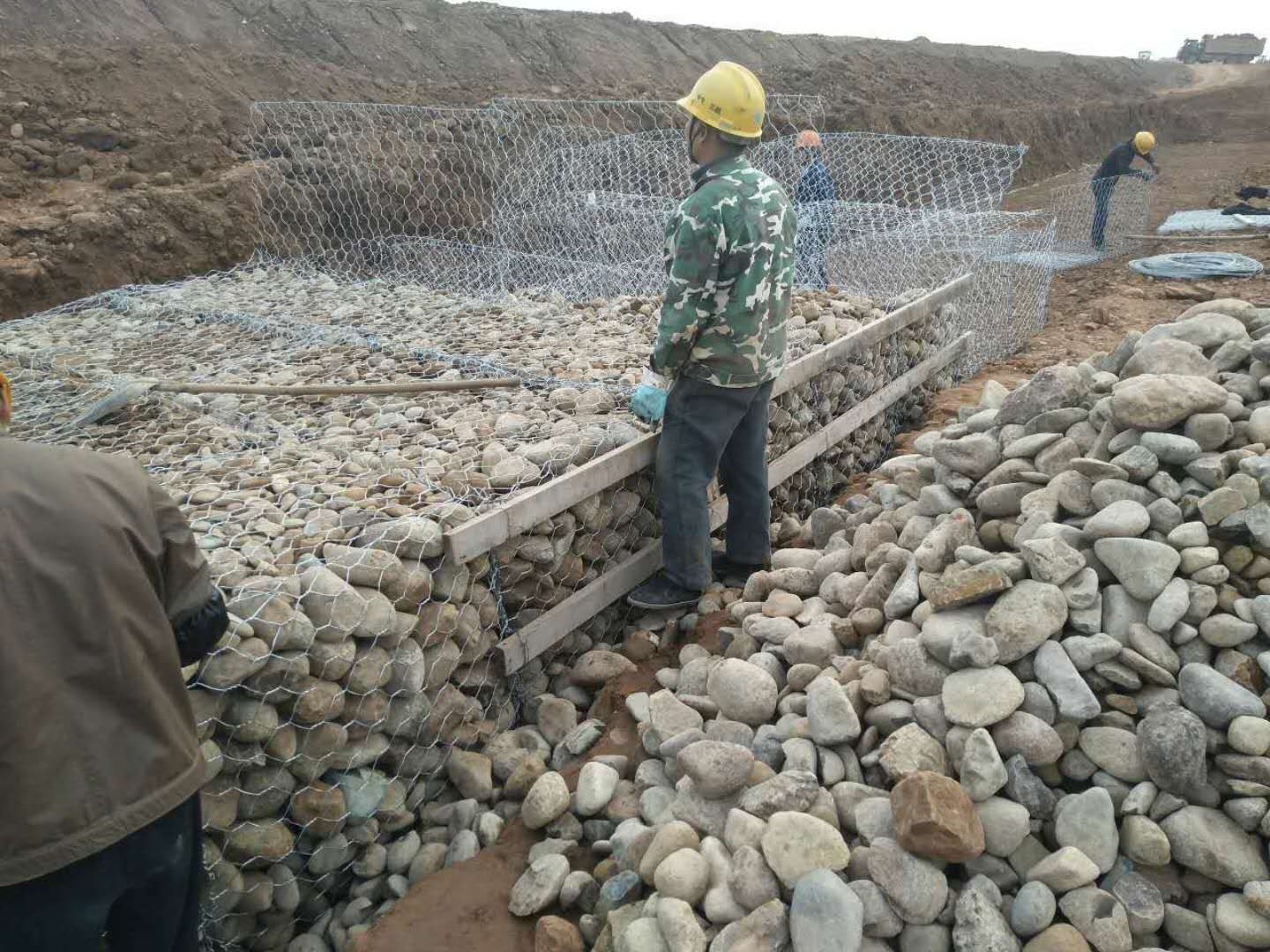 格賓網(wǎng)箱施工過程中需要注意哪些問題